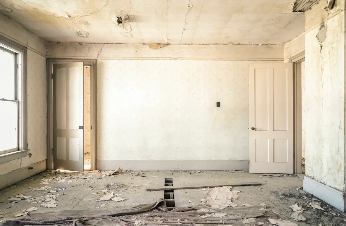 Waste disposal crew managing a cleanout project in Prairie Ridge